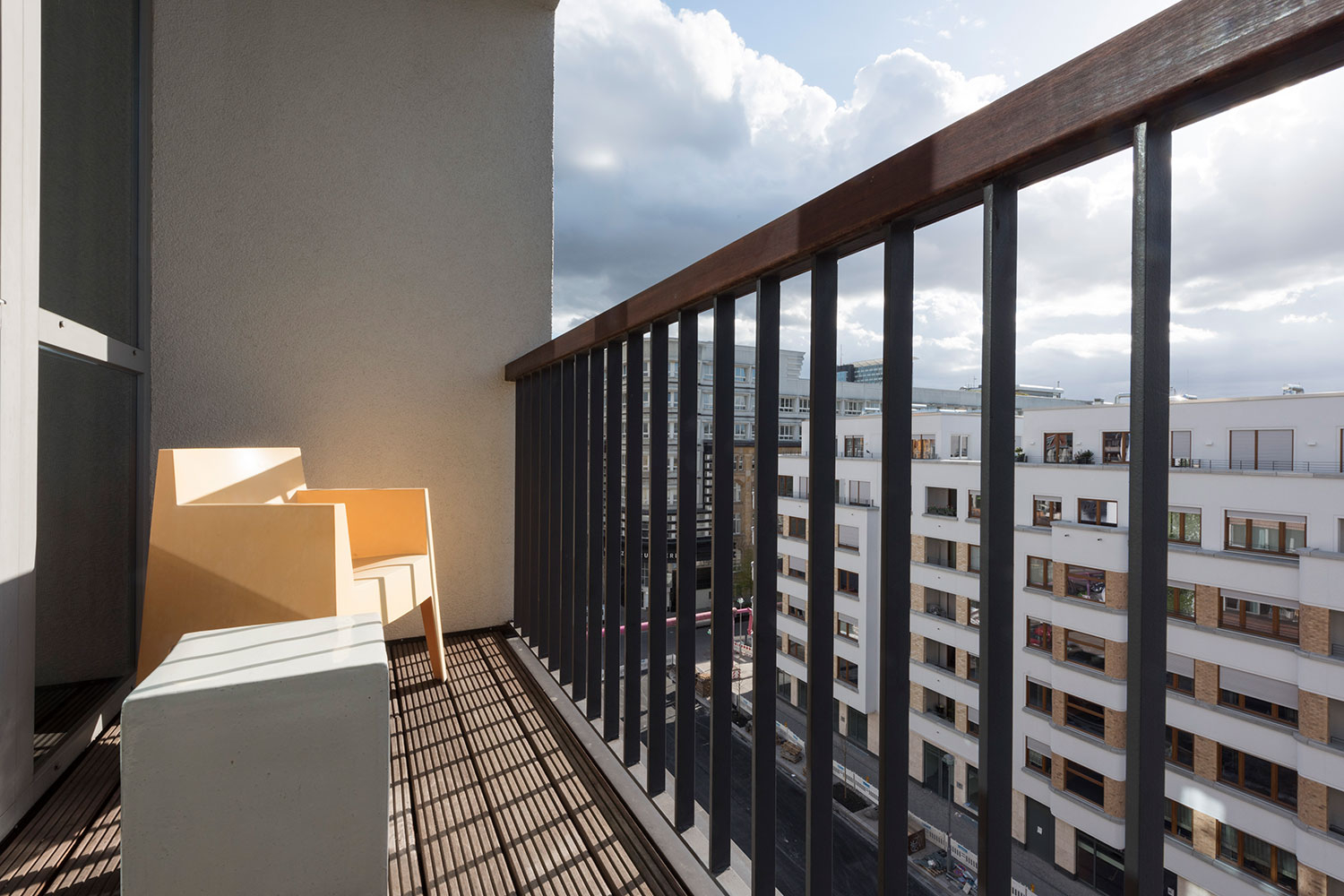 adina apartment hotel berlin checkpoint charlie balkon