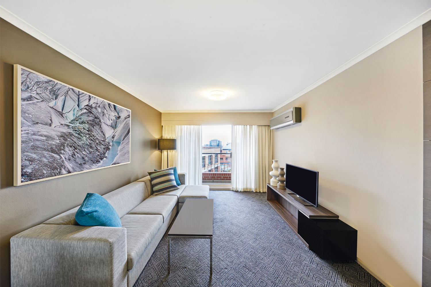 adina apartment hotel surry hills one bedroom apartment lounge room 02 2017