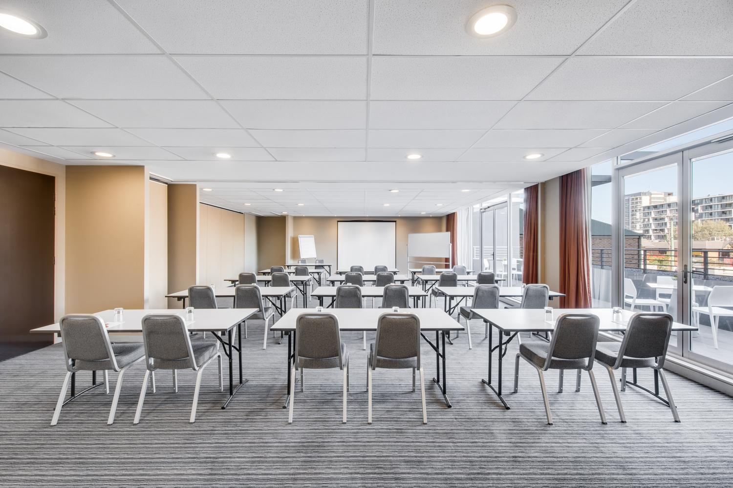 adina apartment hotel wollongong conference scarbrough corrimal classroom 01 2018