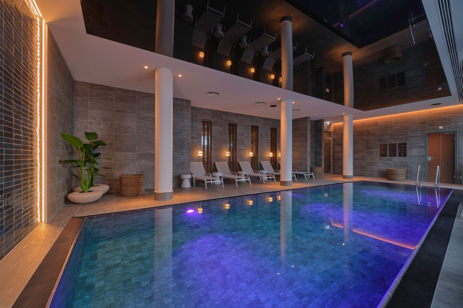 adina hotel vienna belvedere pool2 05 2021