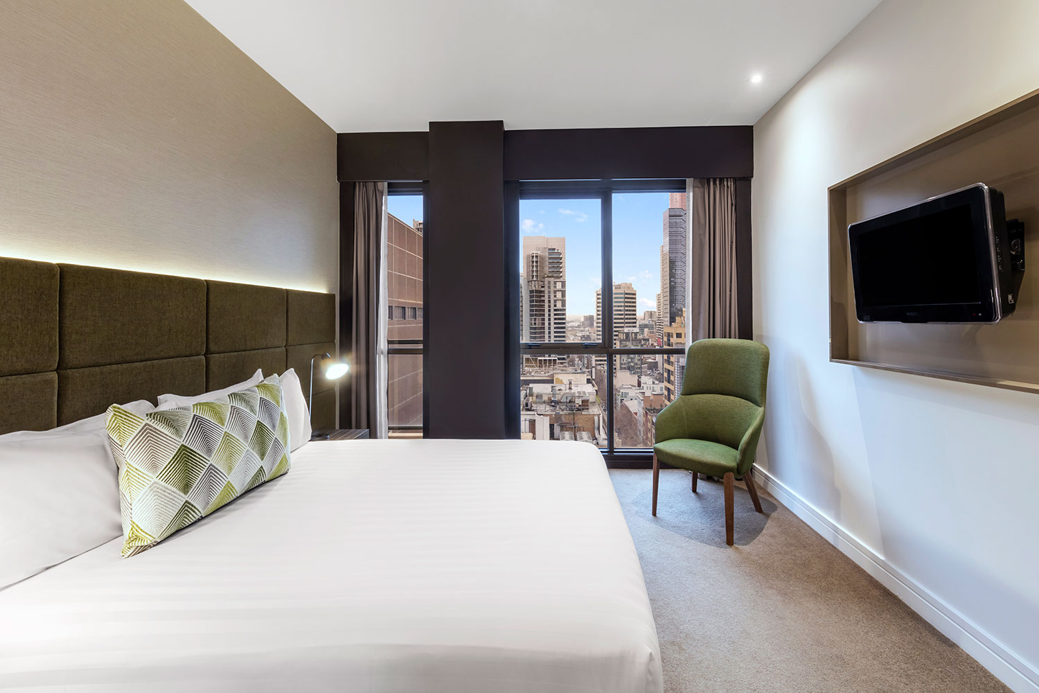 adina apartment hotel melbourne studio bedroom 01 2017